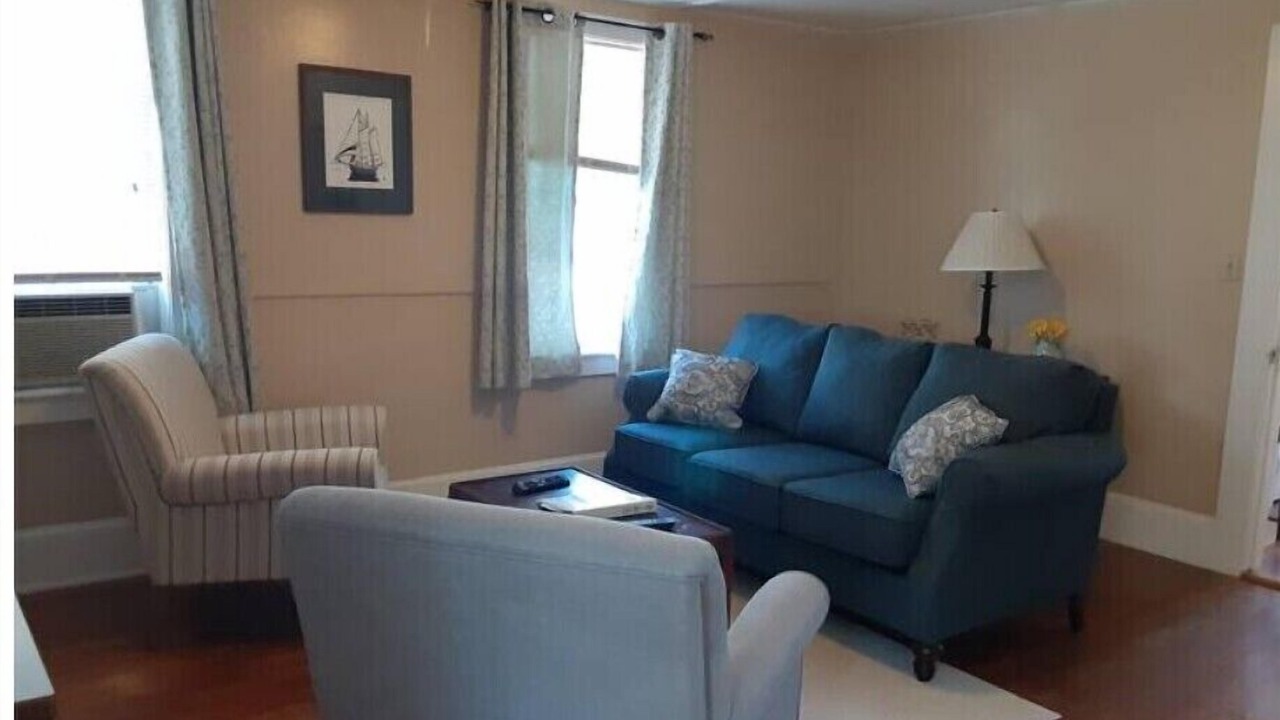 Photo of Livingroom in Beverly