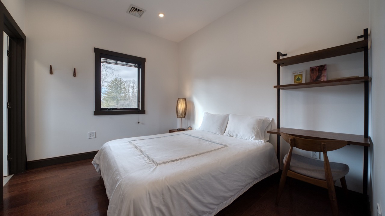 Photo of Bedroom in Oak Hill