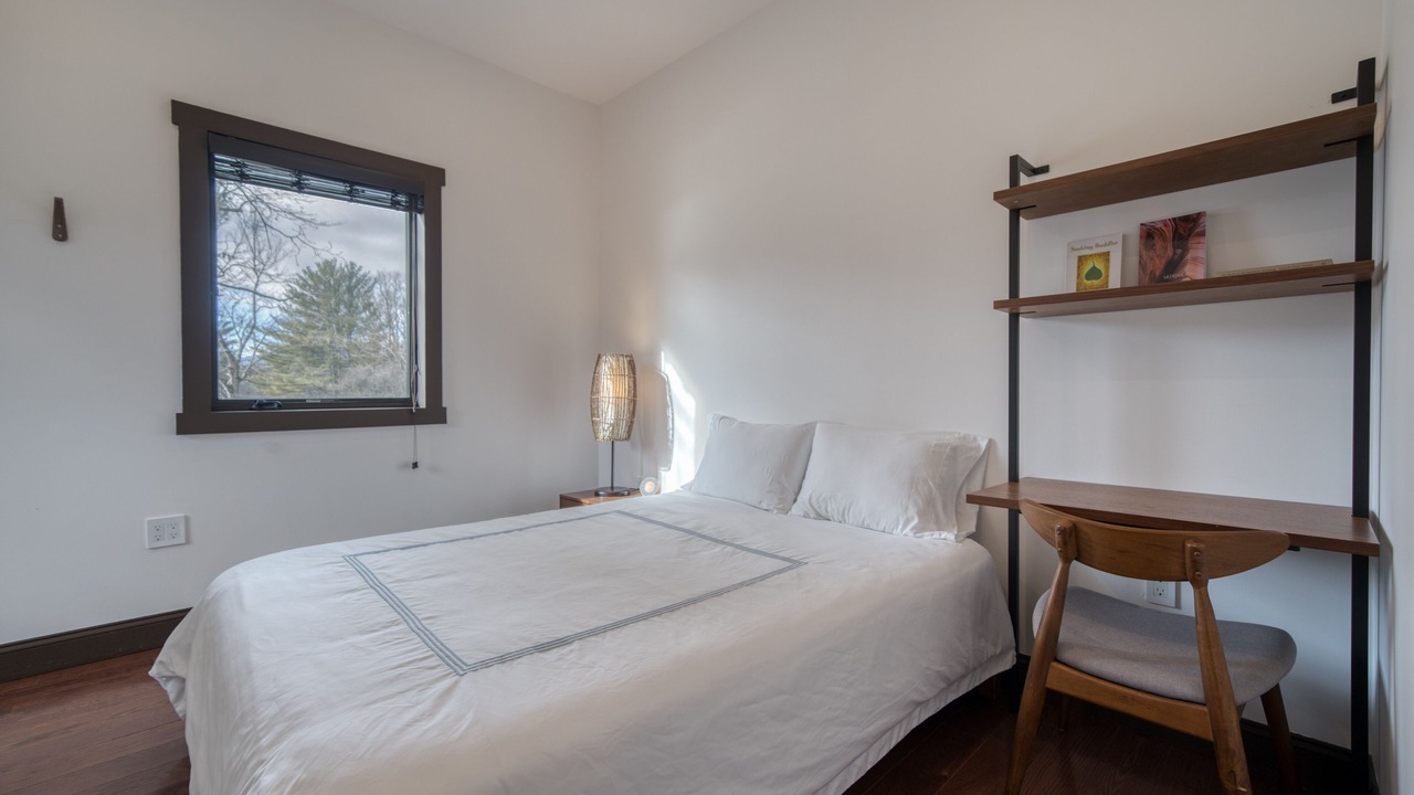 Photo of Bedroom in Oak Hill