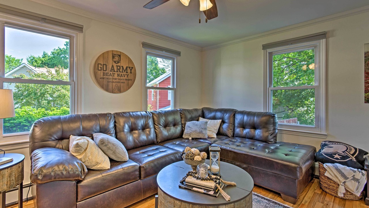 Photo of Livingroom in Highland Falls