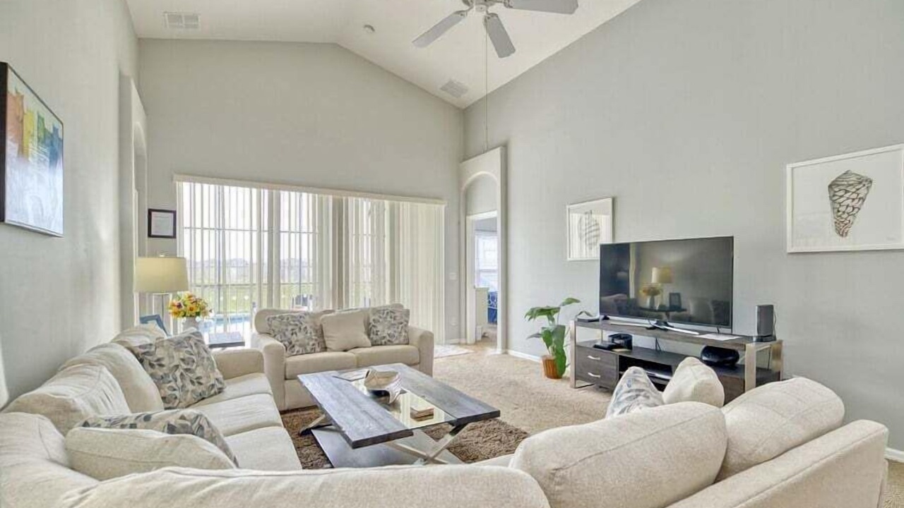 Photo of Livingroom in Tuscan Hills