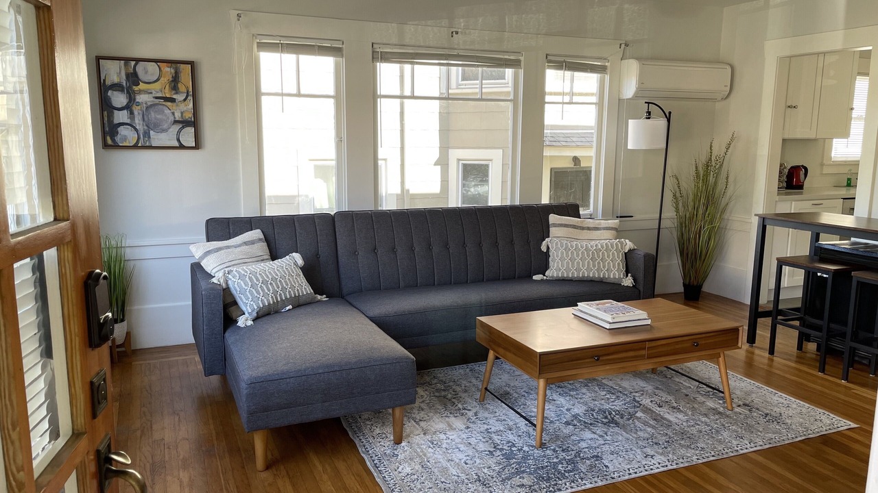 Photo of Livingroom in Oakland