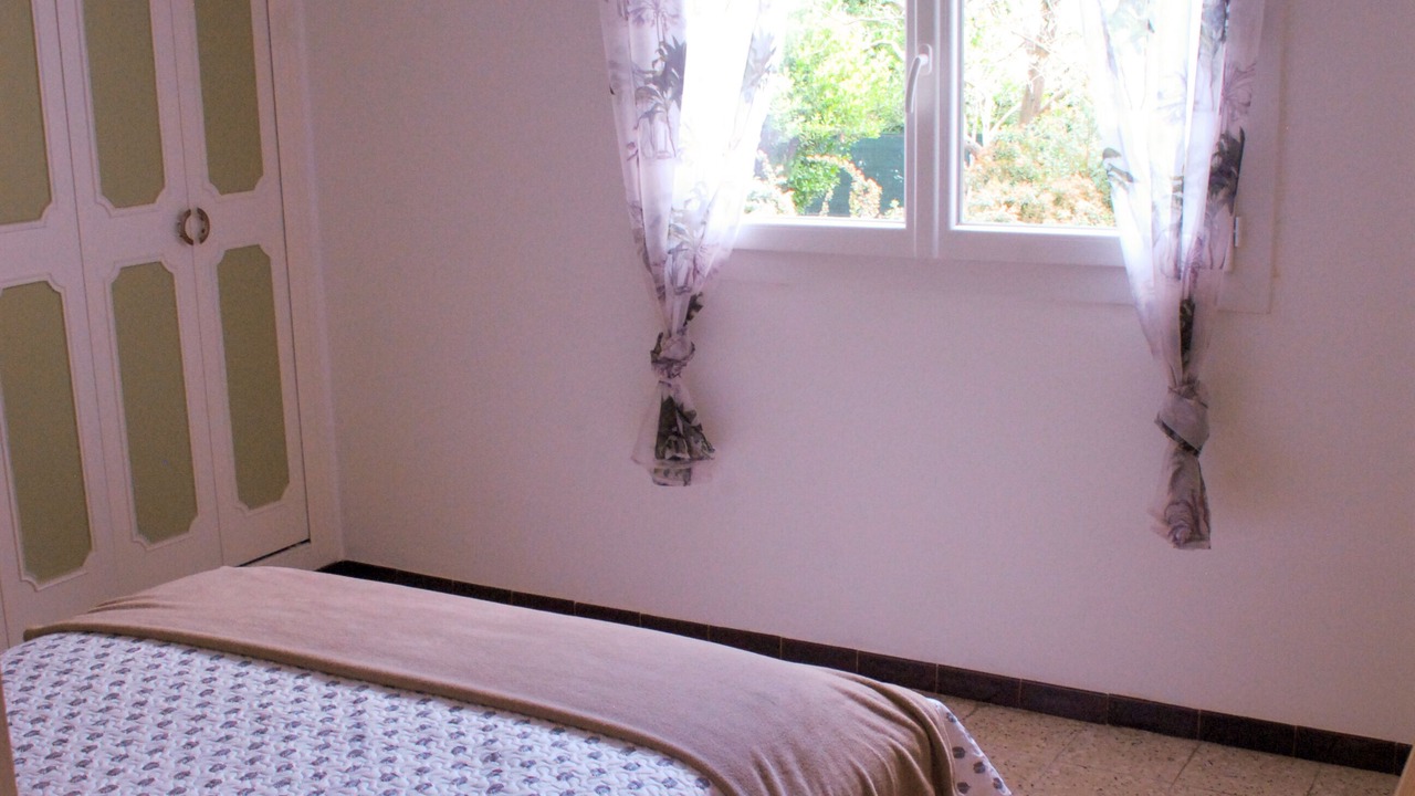 Photo of Bedroom in Jonquieres-Saint-Vincent