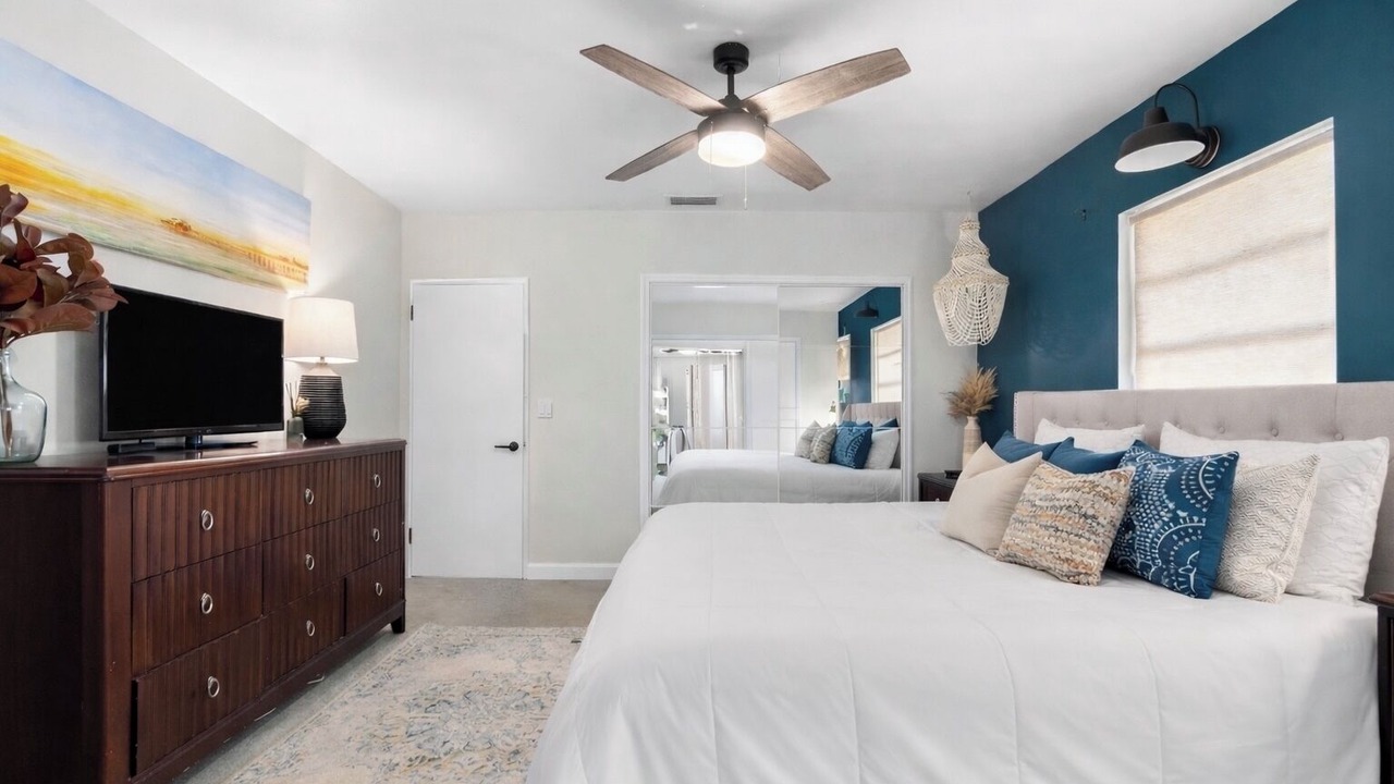 Photo of Bedroom in Venice Gardens