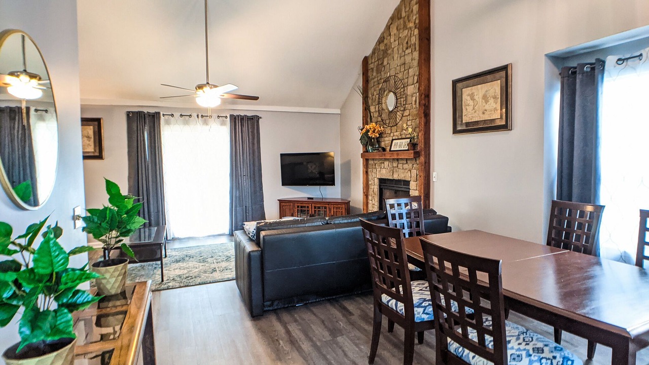 Photo of Livingroom in Overland Park