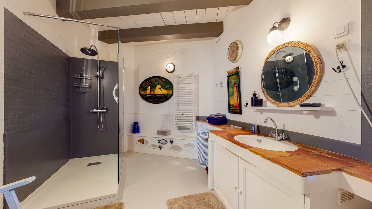 Photo of Bathroom in Puechabon