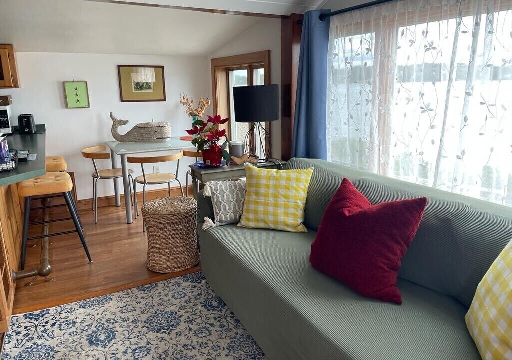 Photo of Livingroom in Buzzards Bay
