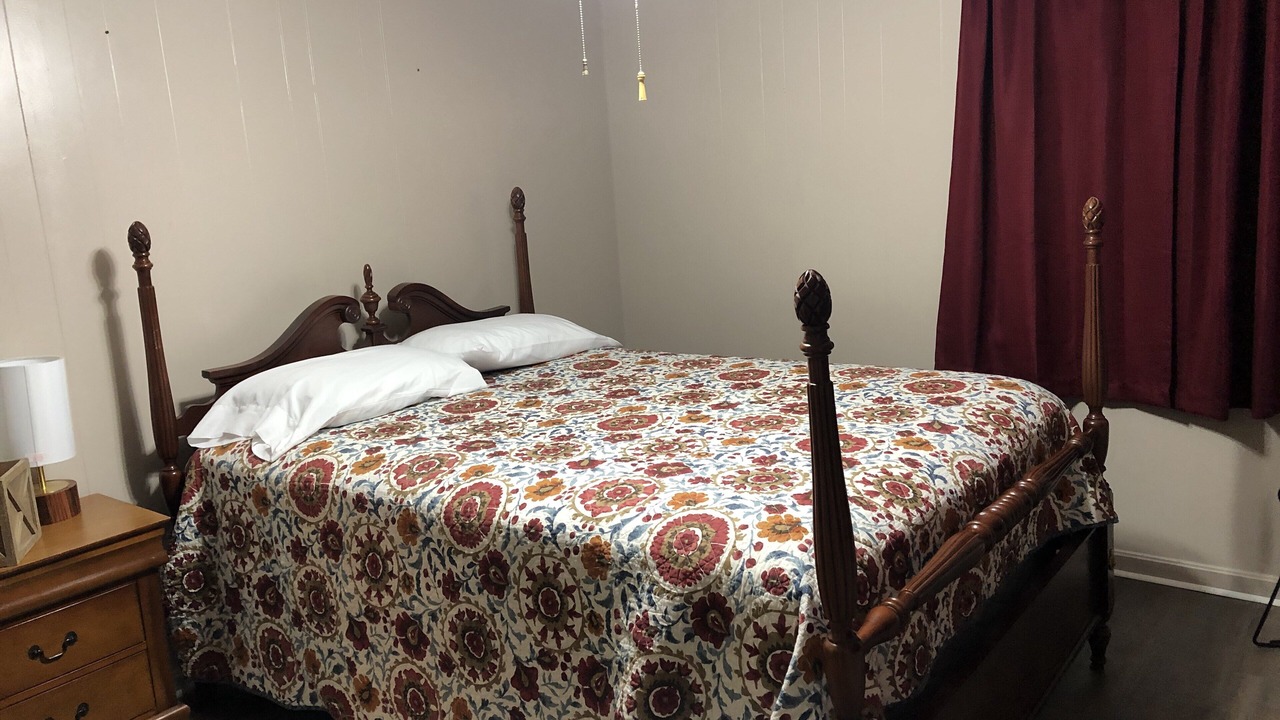 Photo of Bedroom in Benton