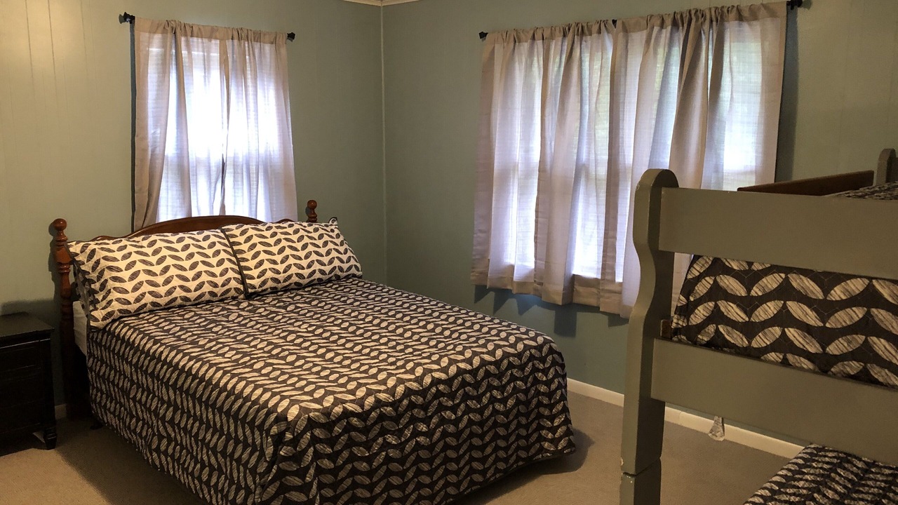 Photo of Bedroom in Benton