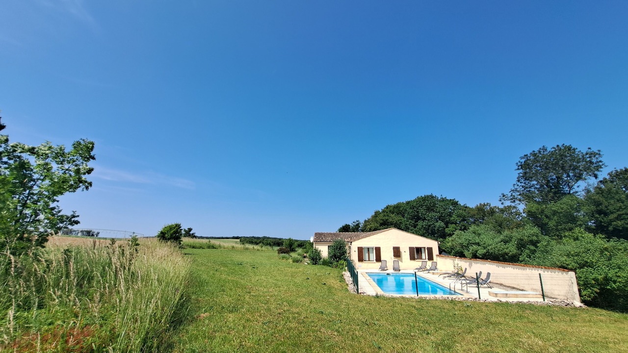 Photo of Outdoor in Saint-Pierre-de-Juillers