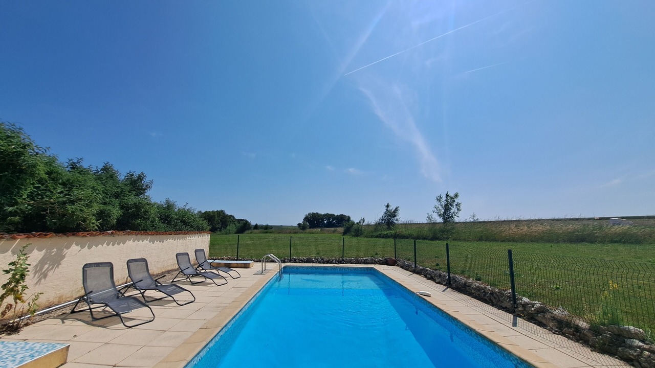 Photo of Outdoor in Saint-Pierre-de-Juillers