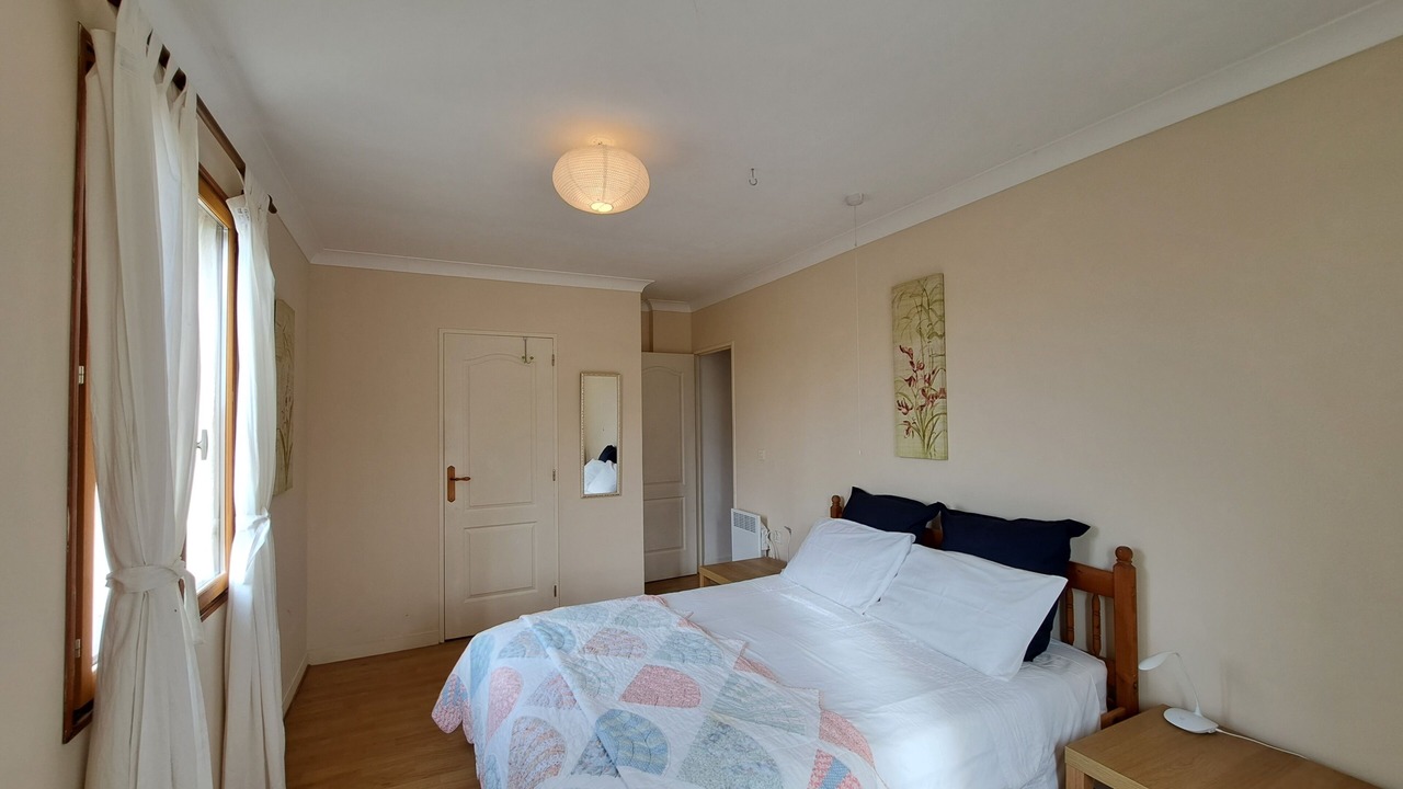 Photo of Bedroom in Saint-Pierre-de-Juillers