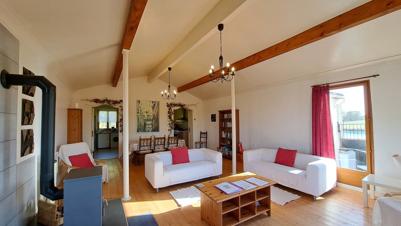 Photo of Livingroom in Saint-Pierre-de-Juillers