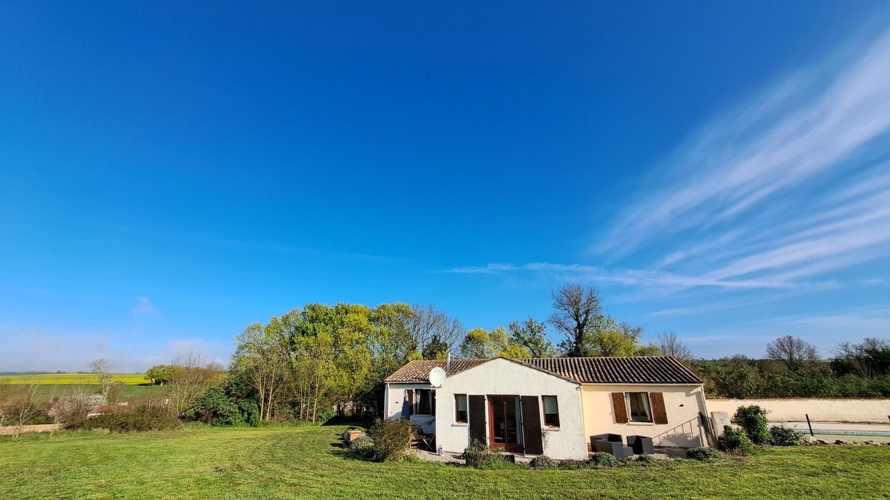 Photo of Outdoor in Saint-Pierre-de-Juillers