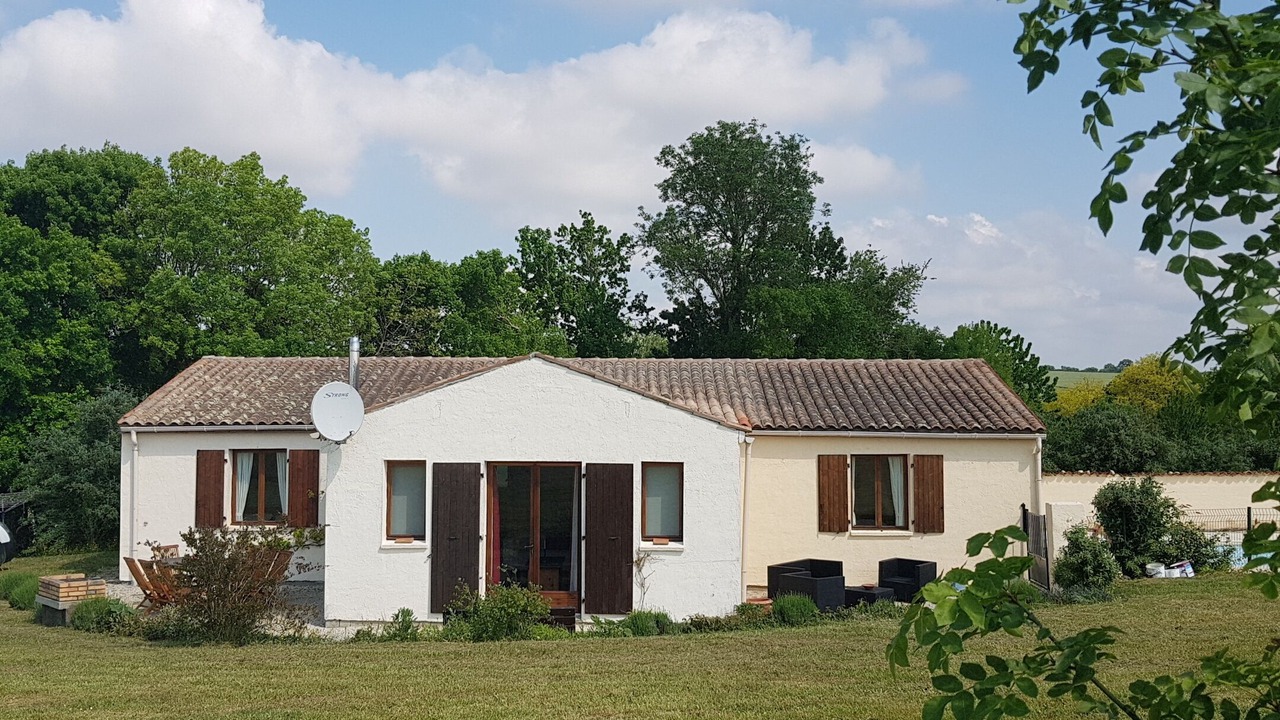 Photo of Outdoor in Saint-Pierre-de-Juillers