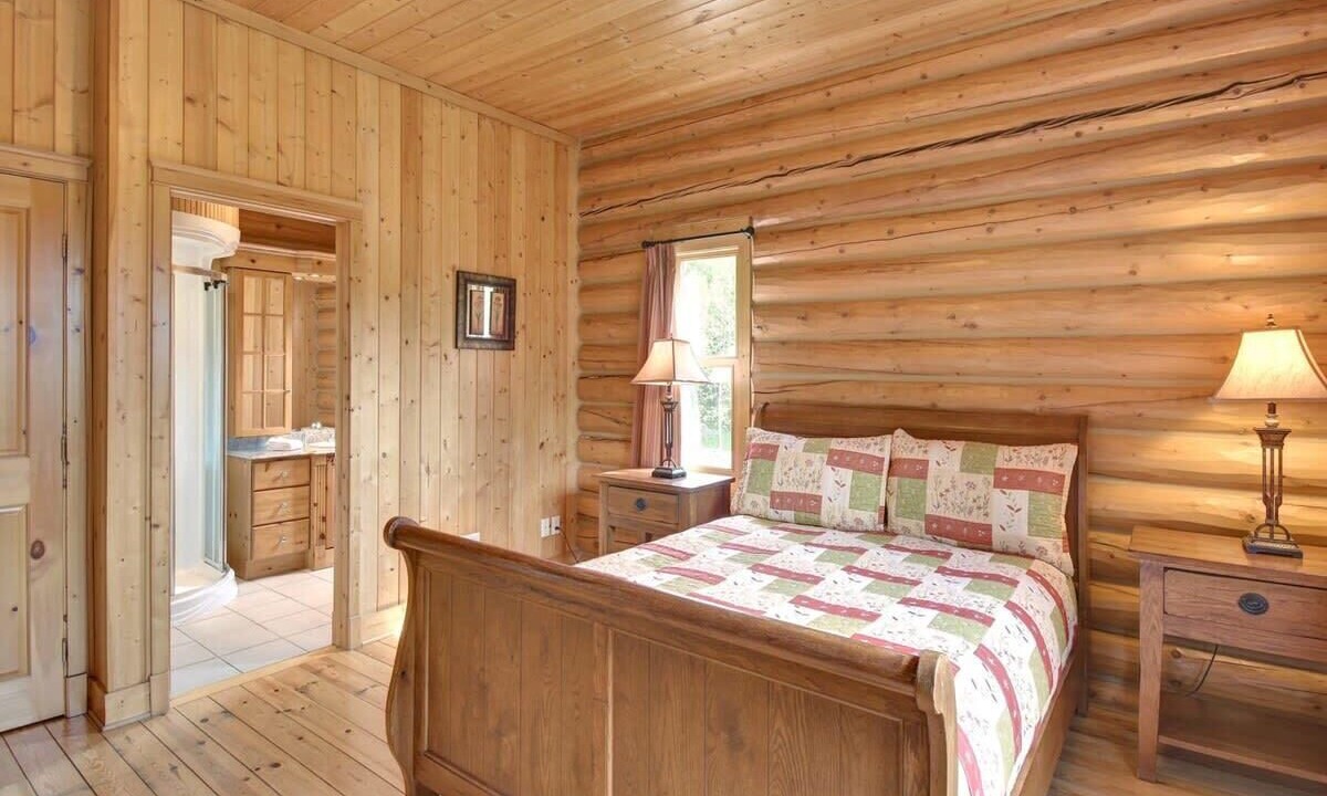Photo of Bedroom in Fiddler Lake Resort