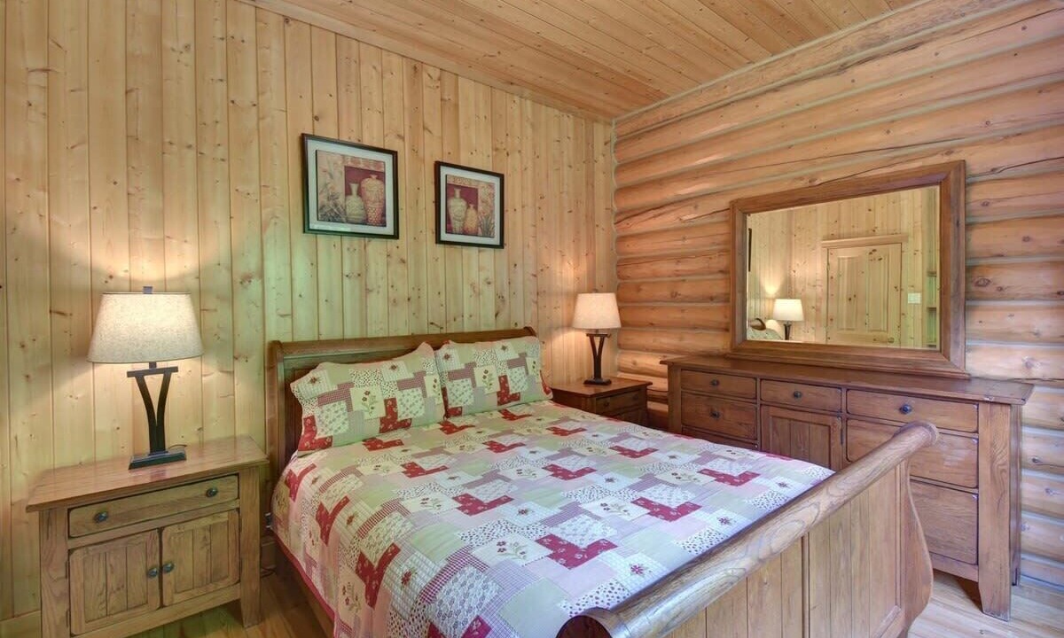 Photo of Bedroom in Fiddler Lake Resort
