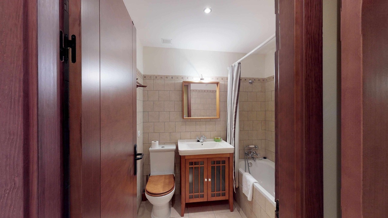Photo of Bathroom in Escarrilla