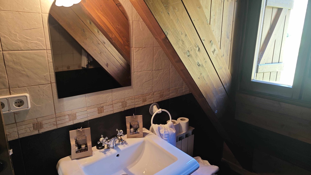 Photo of Bathroom in Escarrilla