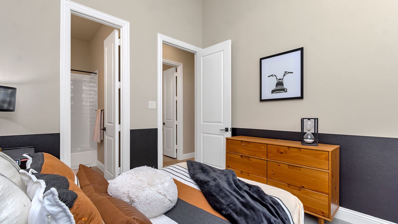 Photo of Bedroom in Northlake