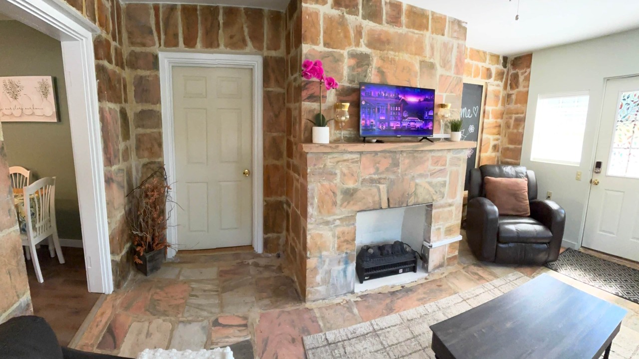 Photo of Livingroom in Dahlonega