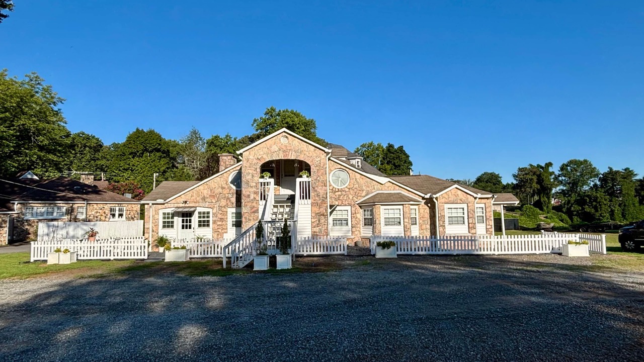 Photo of Others in Dahlonega