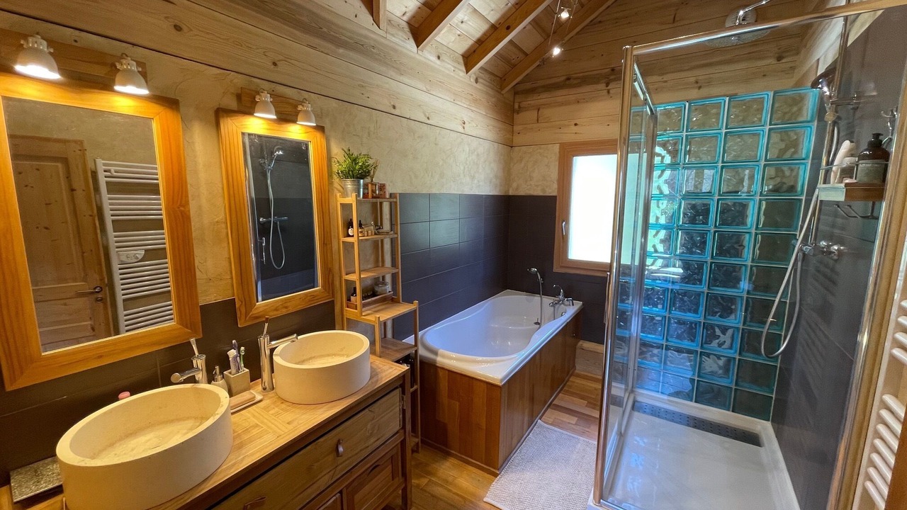 Photo of Bathroom in Contamine-Sarzin