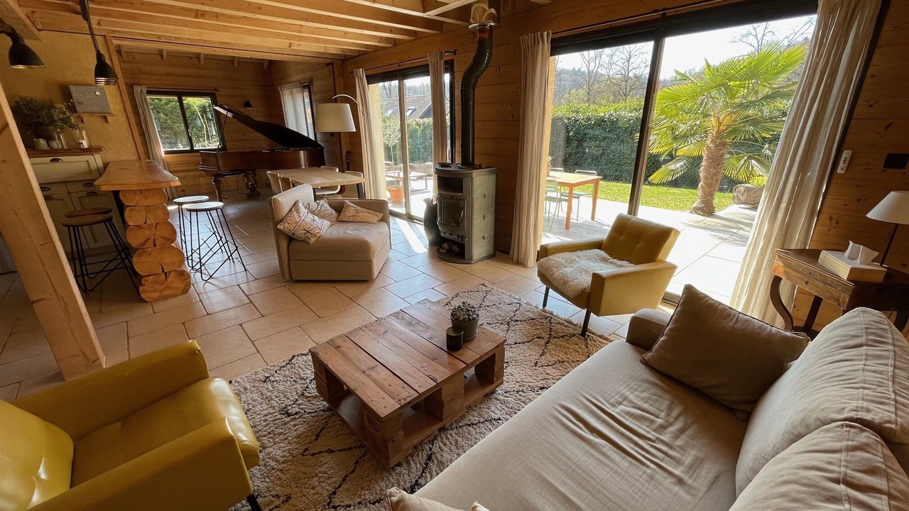 Photo of Livingroom in Contamine-Sarzin