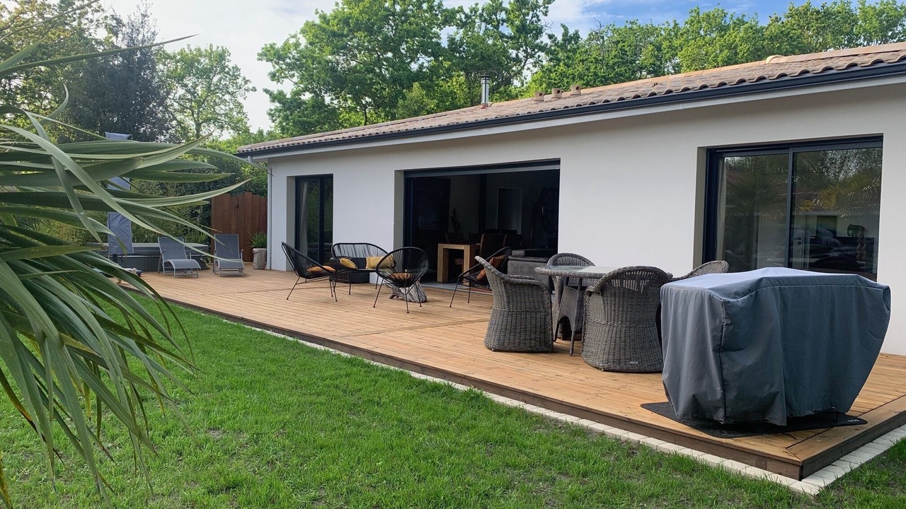 Photo of Outdoor in Grayan-Et-L'Hopital