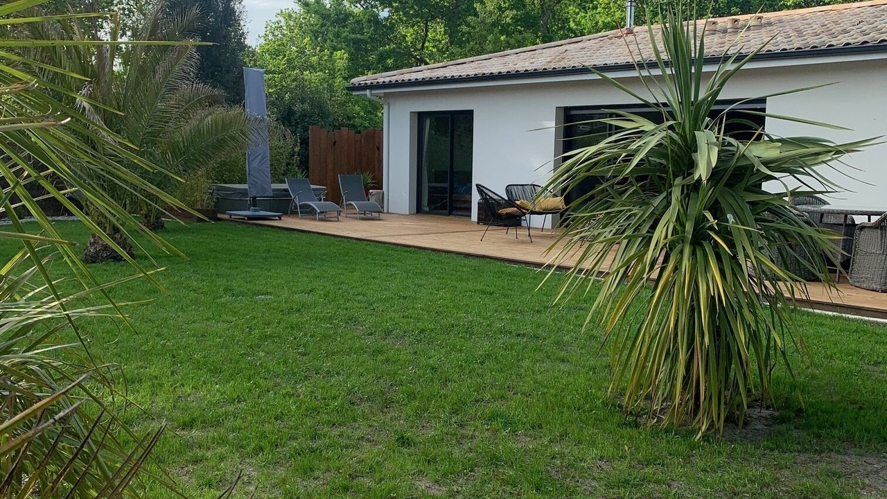 Photo of Patio Balcony in Grayan-Et-L'Hopital