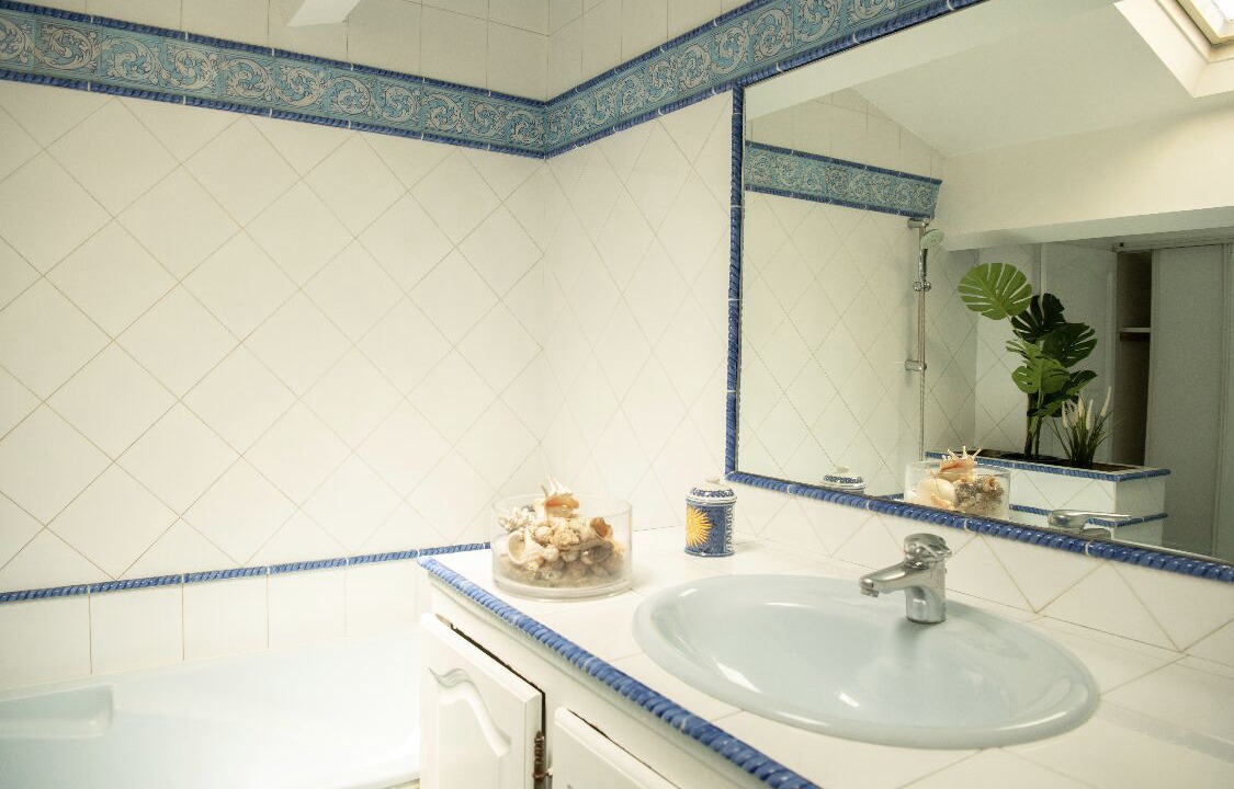 Photo of Bathroom in Saint-Lambert