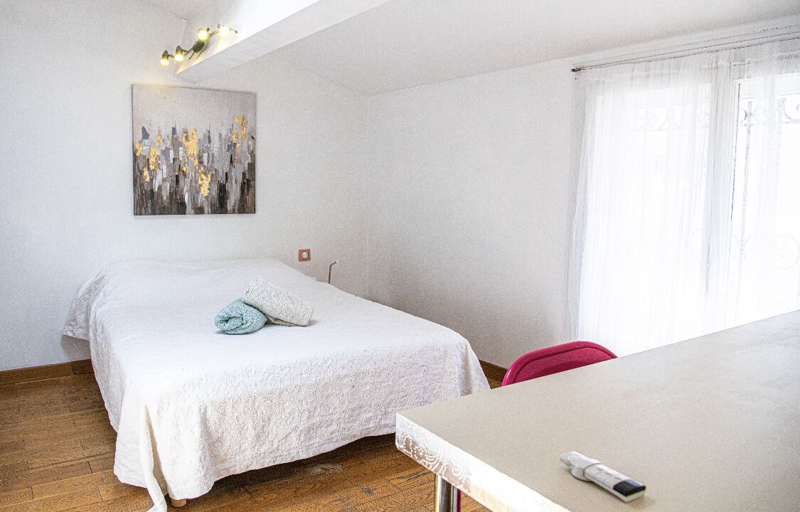 Photo of Bedroom in Saint-Lambert