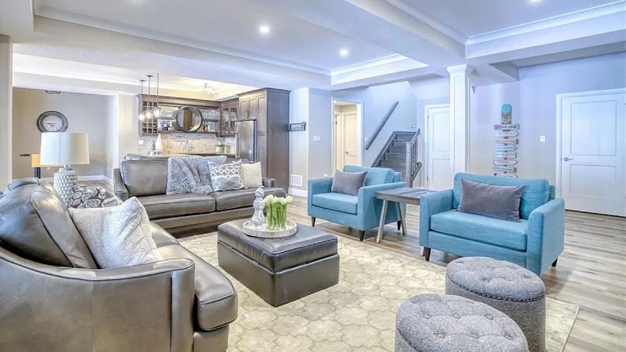Photo of Livingroom in Grand Bend