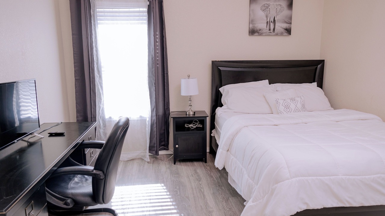 Photo of Bedroom in Edgecliff Village