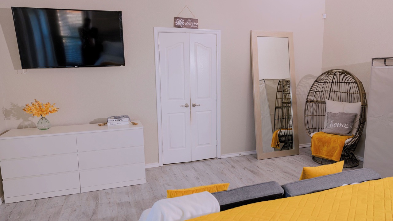 Photo of Bedroom in Edgecliff Village