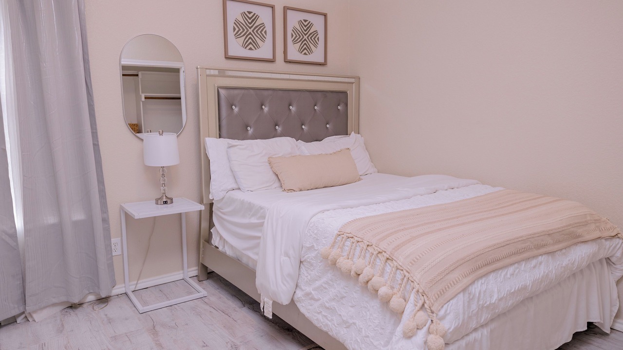 Photo of Bedroom in Edgecliff Village