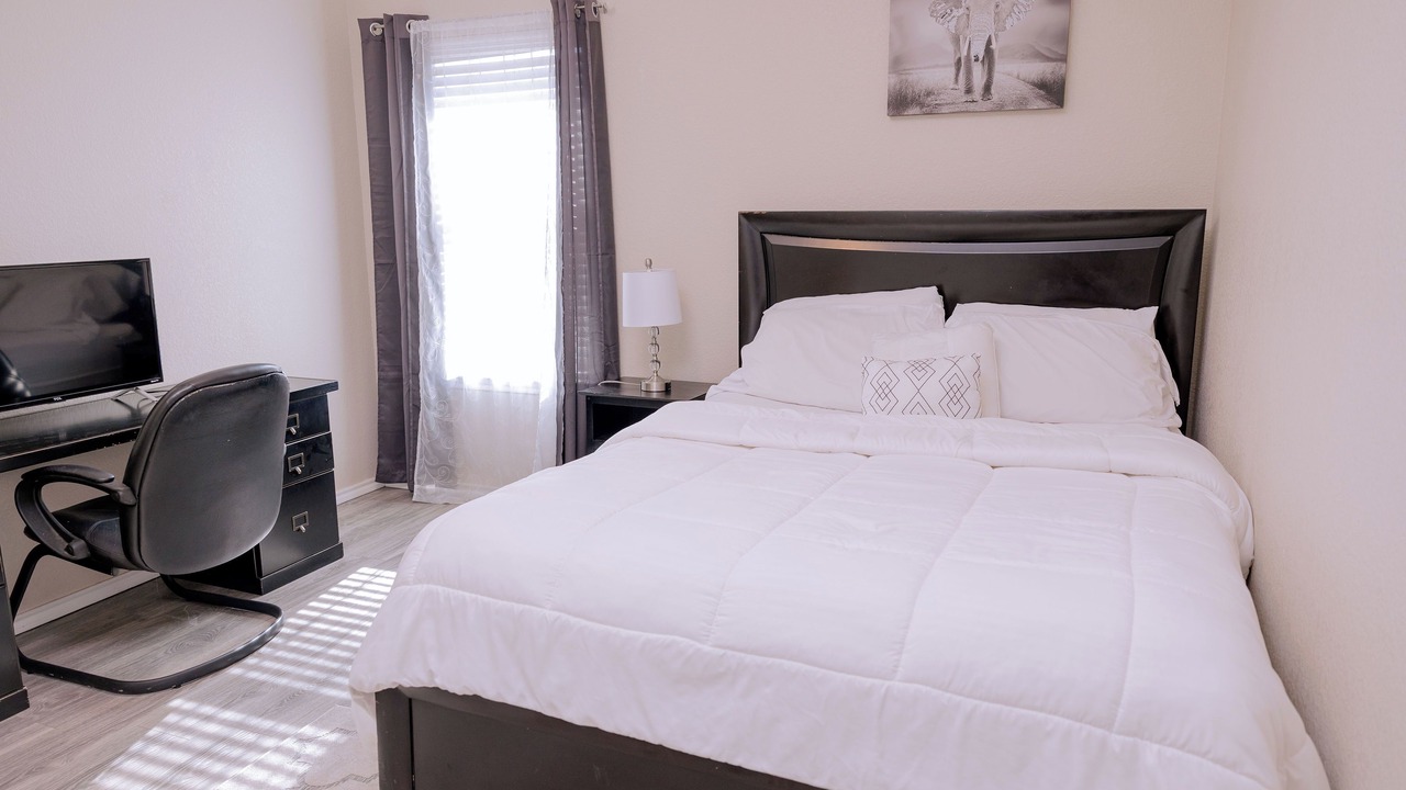 Photo of Bedroom in Edgecliff Village