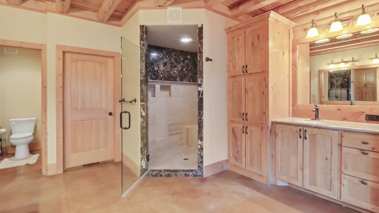 Photo of Bathroom in Willis
