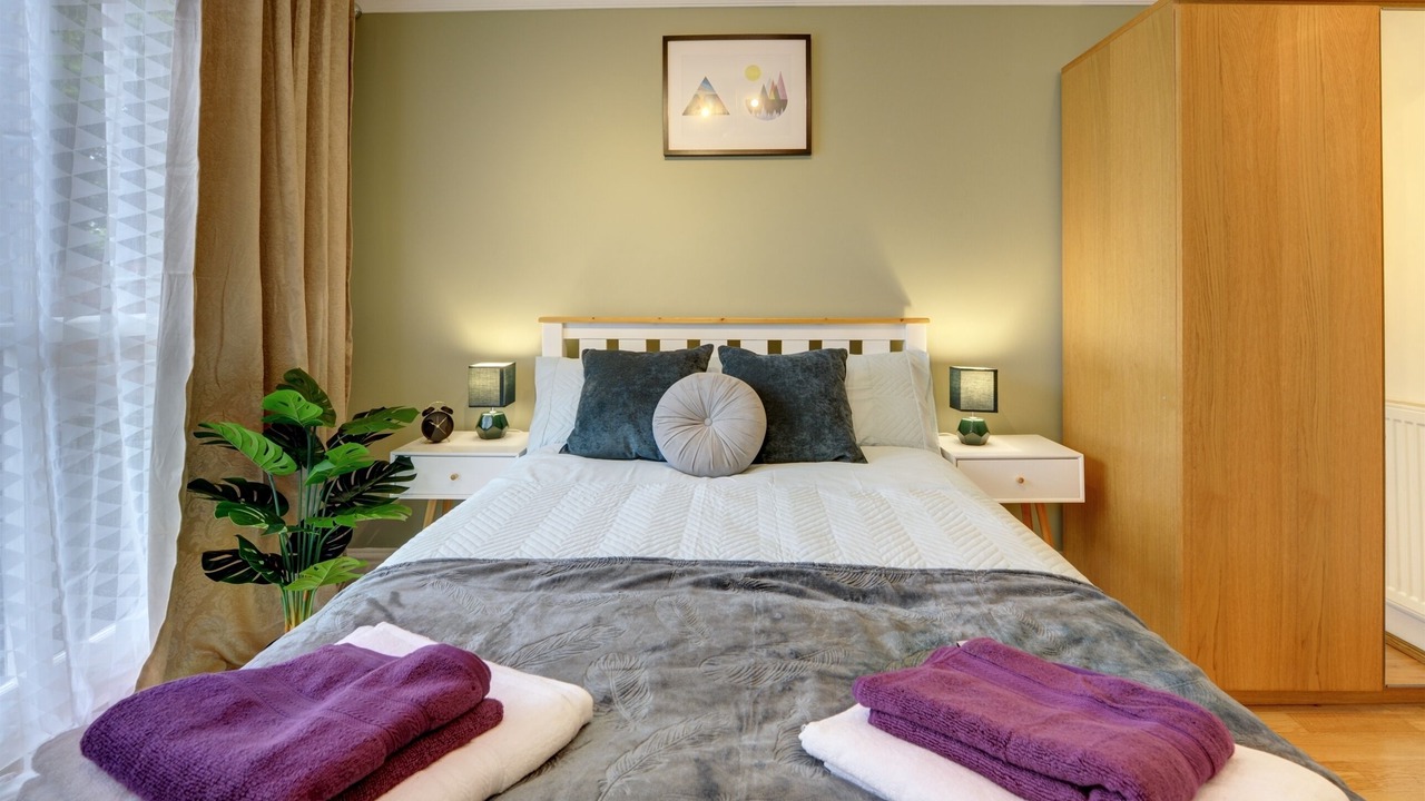 Photo of Bedroom in Leamington Spa