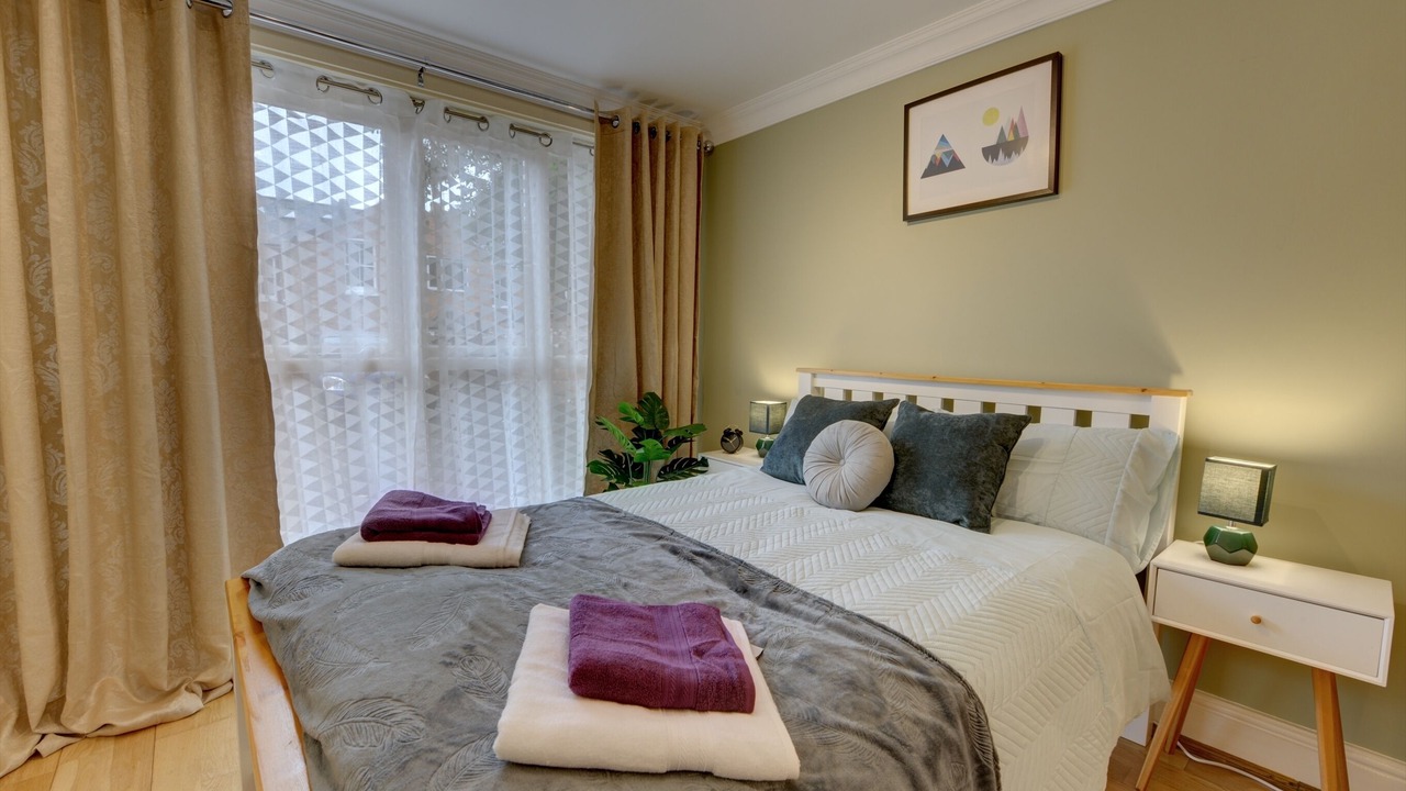 Photo of Bedroom in Leamington Spa
