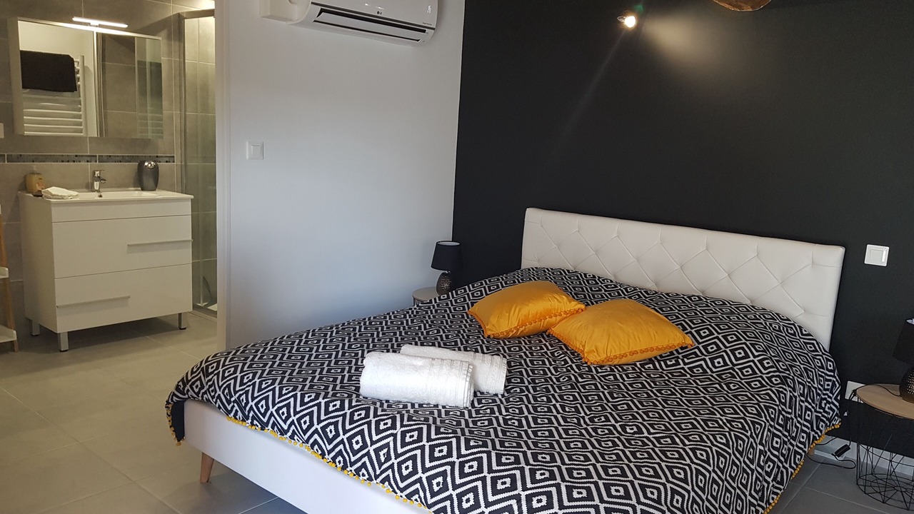 Photo of Bedroom in Theneuil