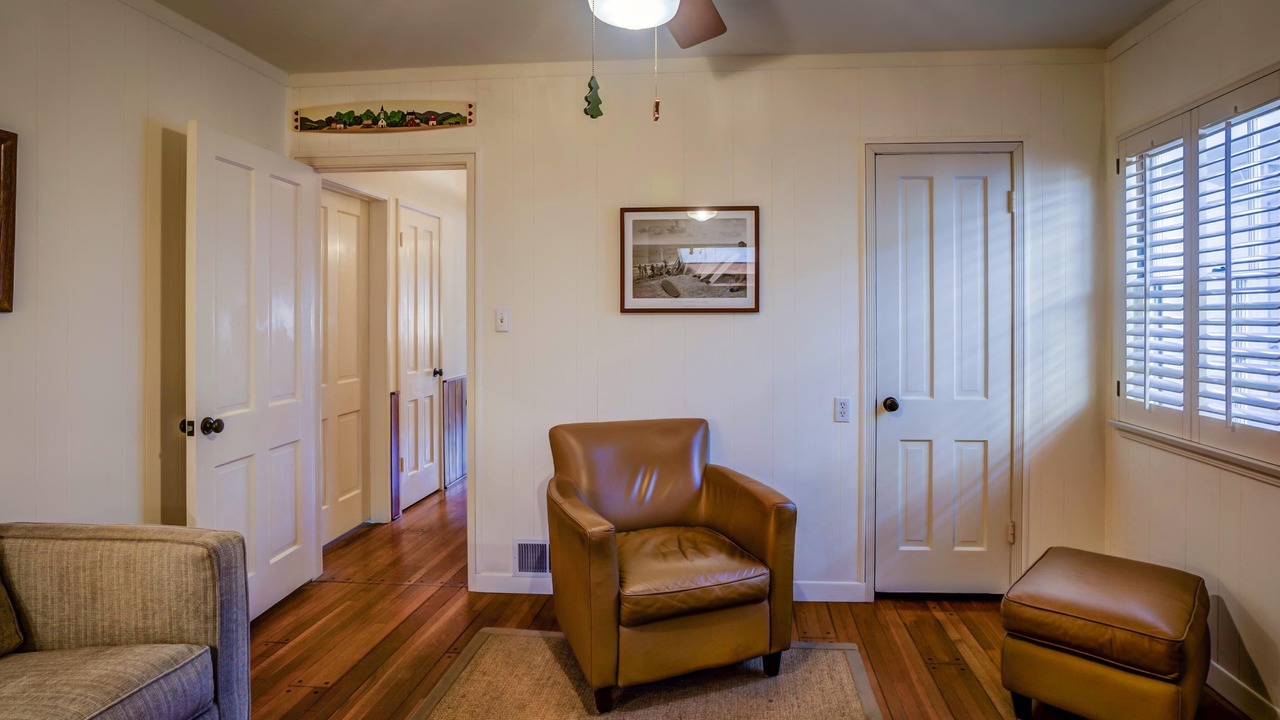 Photo of Bedroom in Gas Lamp Section