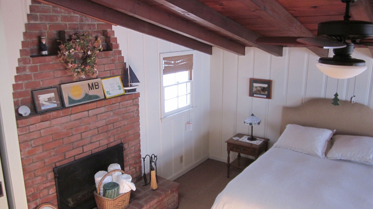 Photo of Bedroom in Gas Lamp Section