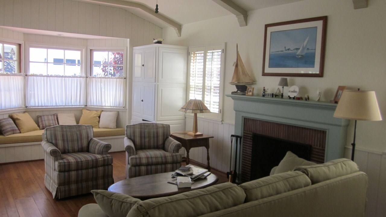 Photo of Livingroom in Gas Lamp Section