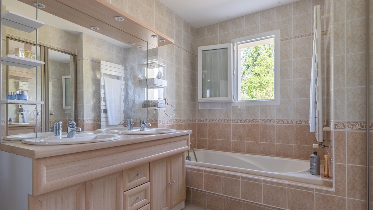 Photo of Bathroom in Chauve