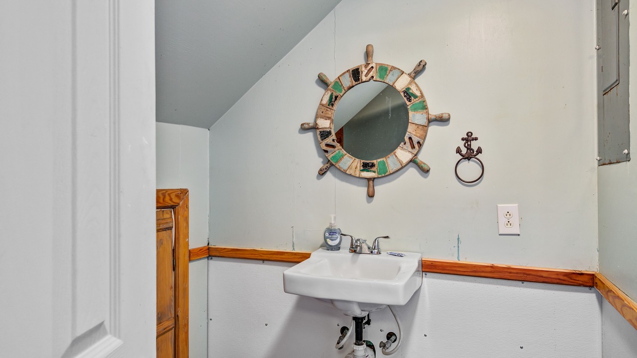 Photo of Bathroom in Cypremort Point
