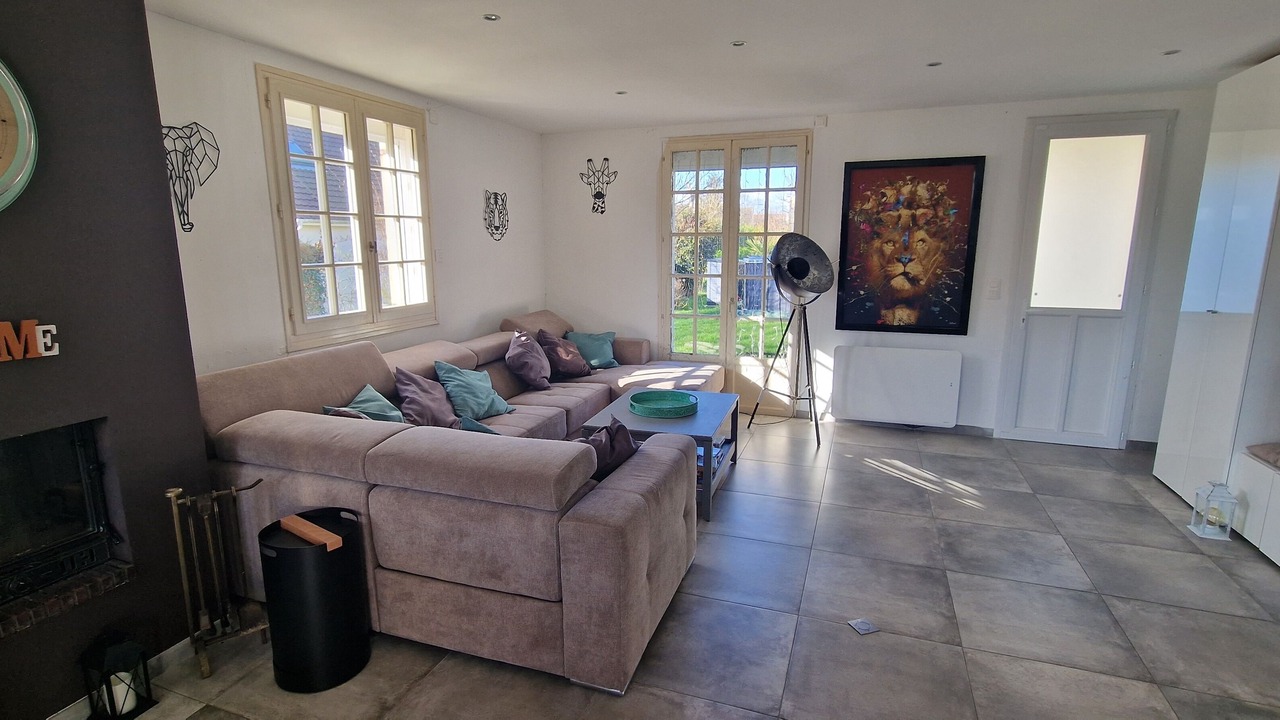 Photo of Livingroom in Petiville