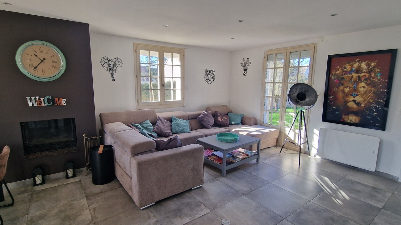 Photo of Livingroom in Petiville