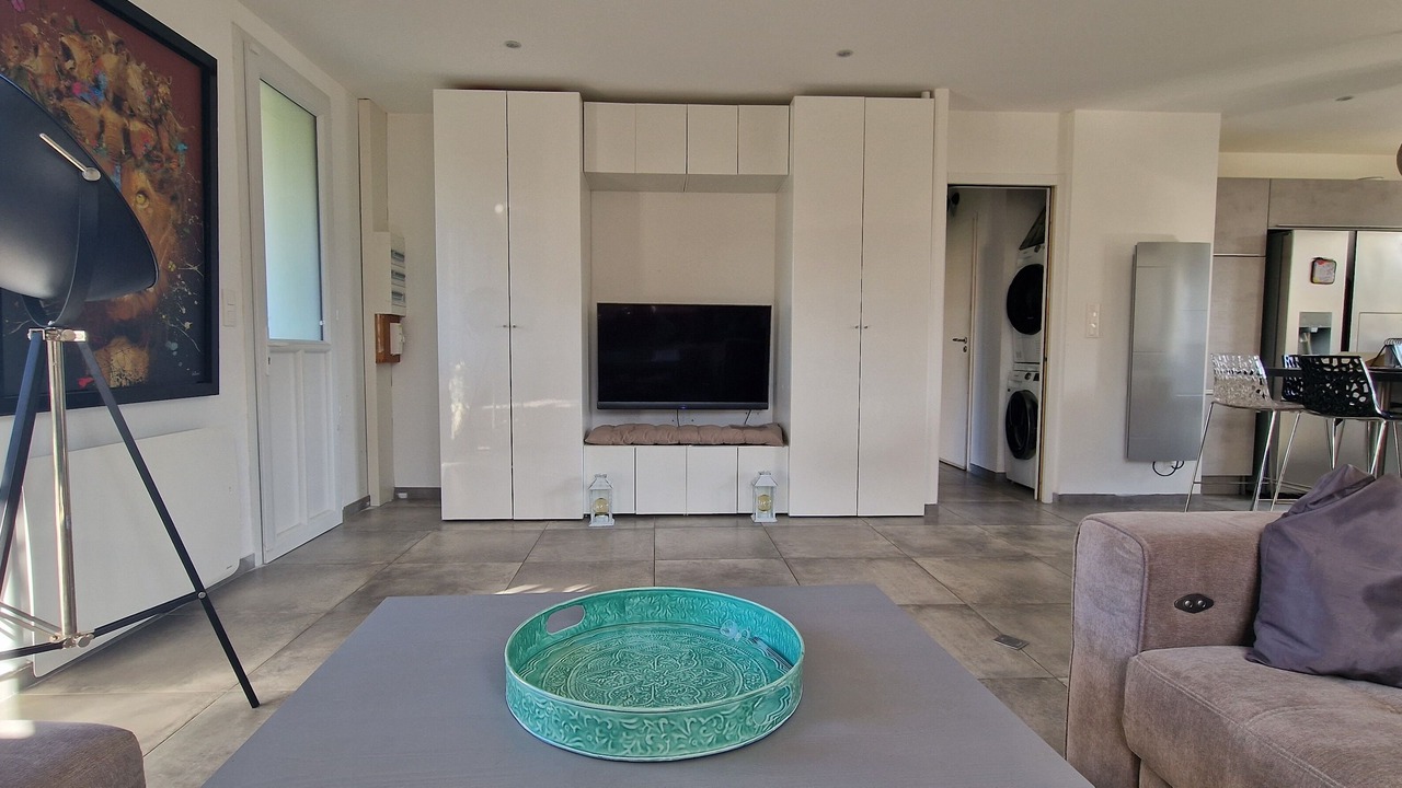 Photo of Livingroom in Petiville