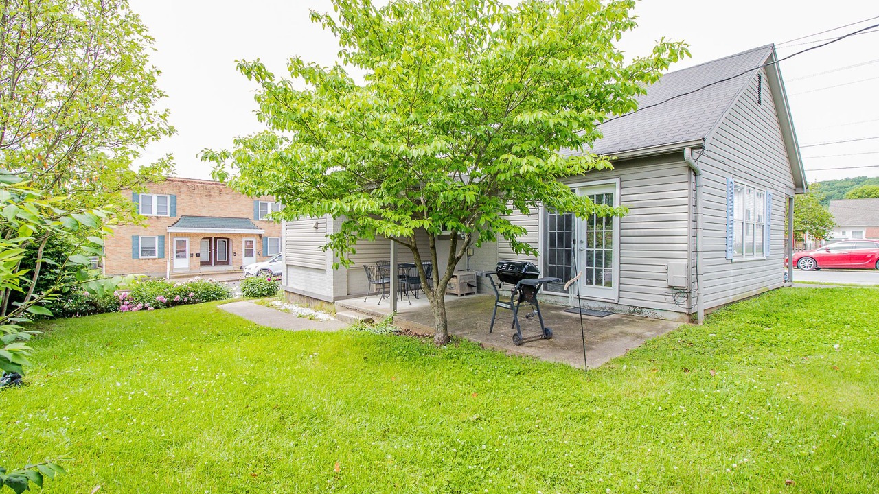 Photo of Others in Hermann